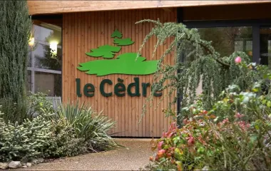 Entrée bâtiment Le Cèdre à Paray le Monial